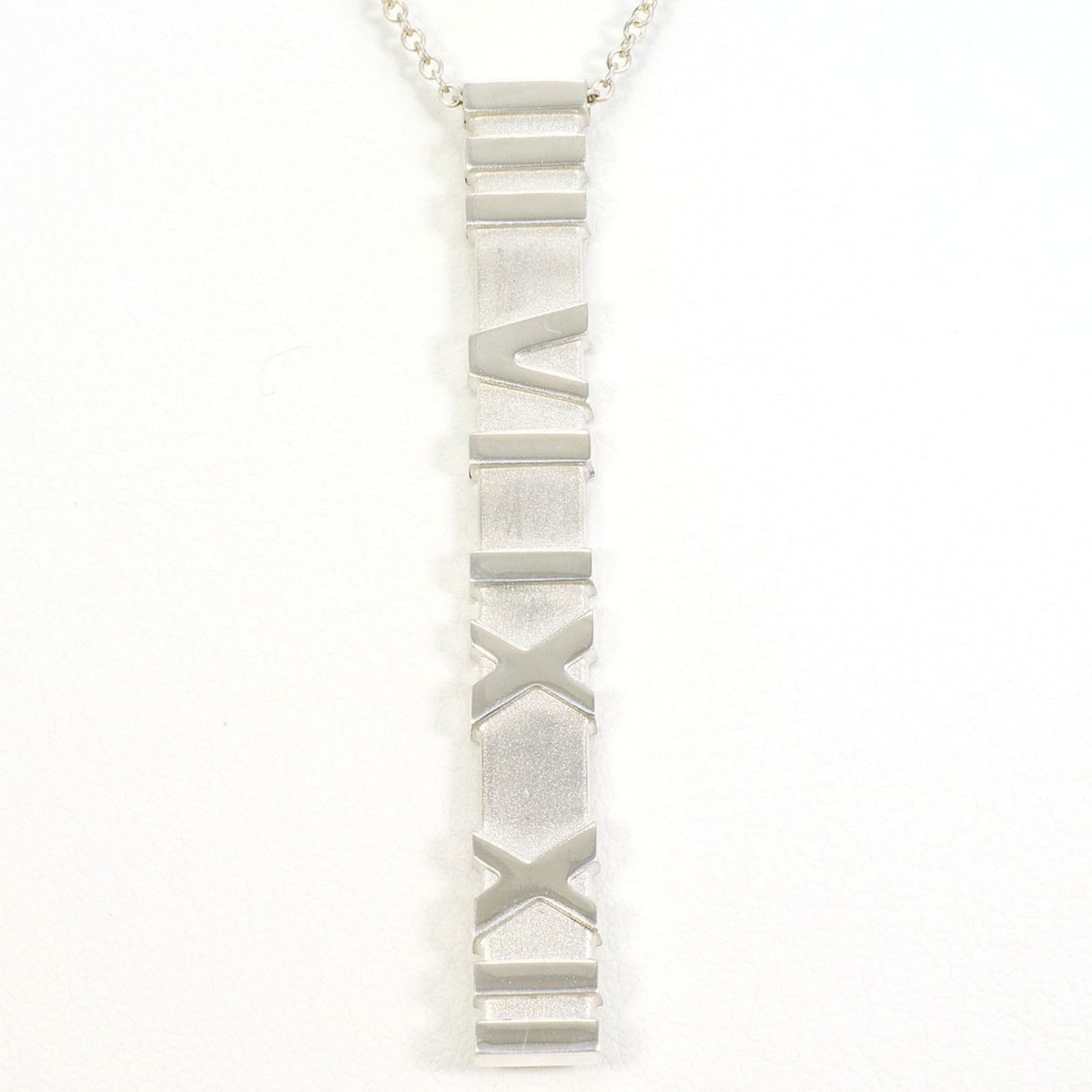 Like New - Tiffany & Co. 925 Sterling Silver Necklace - Approx. 41cm - Total Weight: 6.6g: Like New - Tiffany & Co. 925 Sterling Silver Necklace - Approx. 41cm - Total Weight: 6.6g This listing features Like New - Tiffany & Co. 925 Sterling Silver Necklace - Approx. 41cm - Total Weight: 6.6