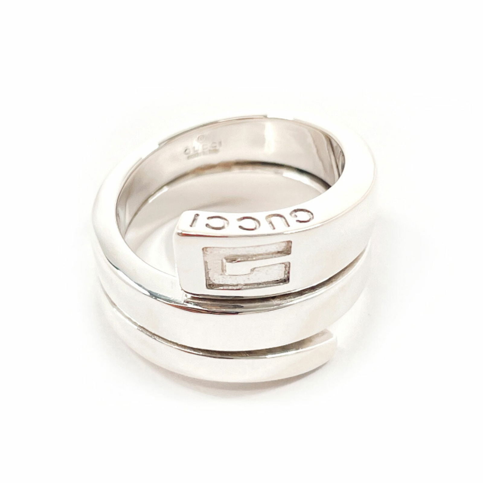 925 Gucci Band Ring Silver: 925 Gucci Band Ring Silver This listing features 925 Gucci Band Ring Silver. Item specifics are provided below. Item Specifics: Brand: Gucci Type: Band Ring Gender: Women Color: Silver Material: Silve