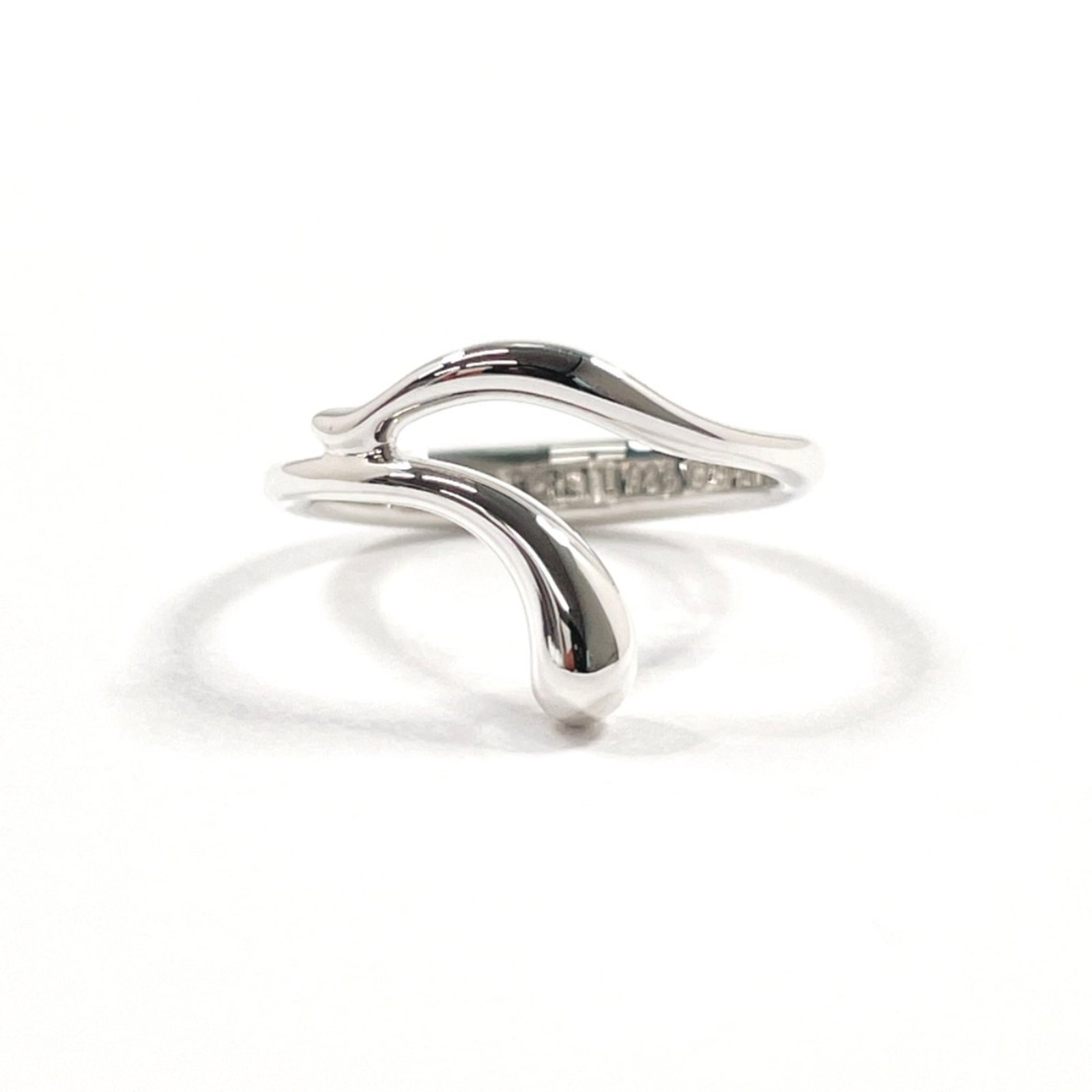 925 Tiffany Band Ring Silver: 925 Tiffany Band Ring Silver This listing features 925 Tiffany Band Ring Silver. Item specifics are provided below. Item Specifics: Brand: Tiffany Type: Band Ring Gender: Women Color: Silver Material: