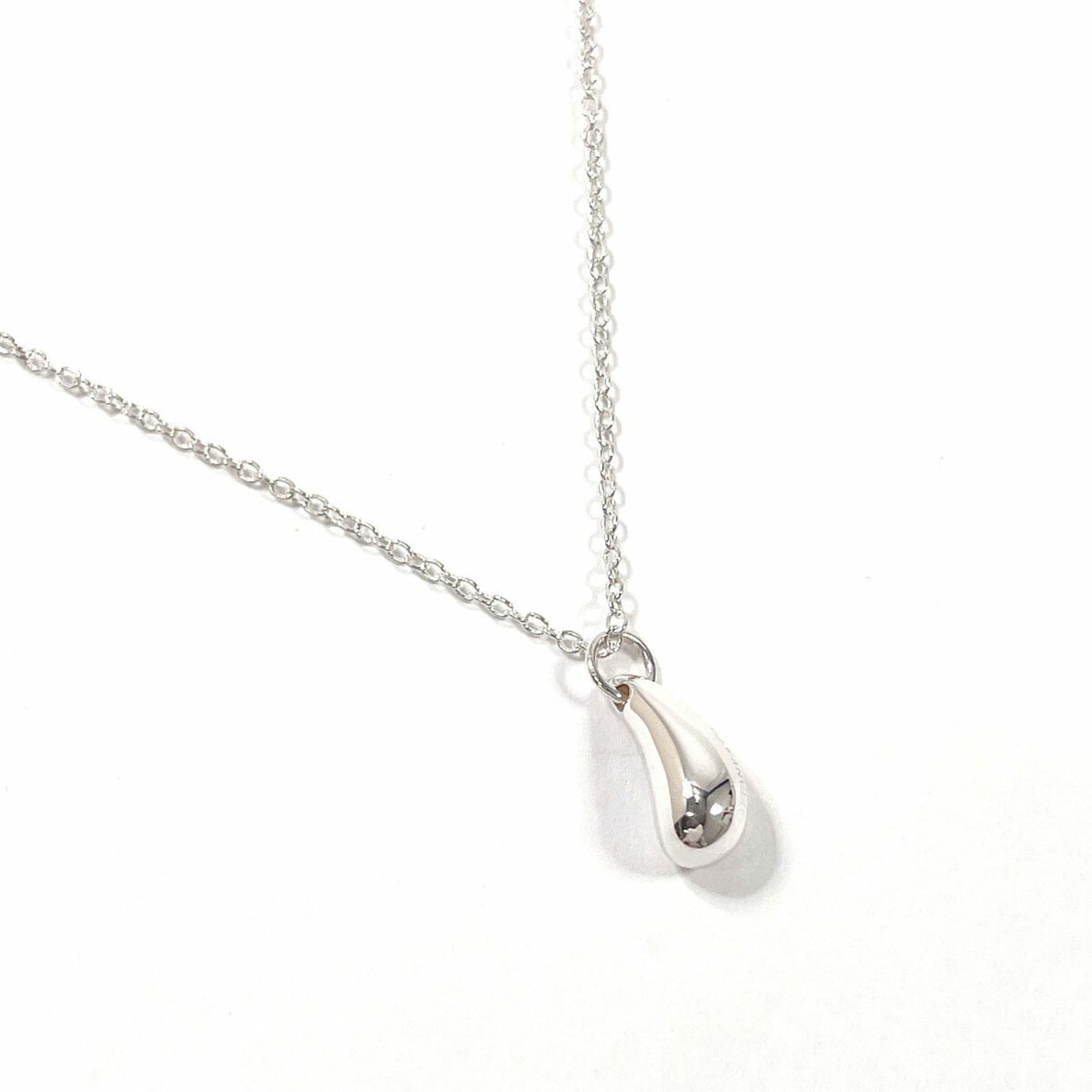 Women TIFFANY & Co. Tiffany Teardrop Elsa Peretti Necklace in 925 Sterling Silver for: Women TIFFANY & Co. Tiffany Teardrop Elsa Peretti Necklace in 925 Sterling Silver for This listing features Women TIFFANY & Co. Tiffany Teardrop Elsa Peretti Necklace in 925 Sterling Silver for. Item