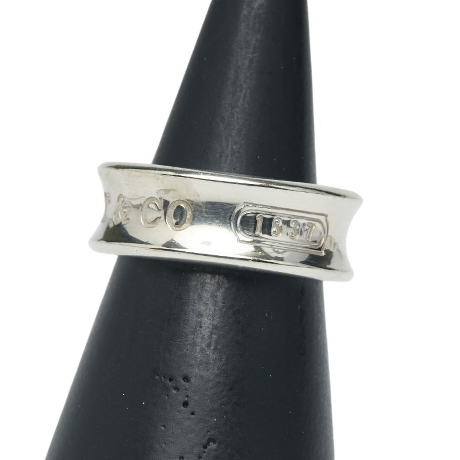 925 Tiffany Band Ring Silver: 925 Tiffany Band Ring Silver This listing features 925 Tiffany Band Ring Silver. Item specifics are provided below. Item Specifics: Brand: Tiffany Type: Band Ring Gender: Women Color: Silver Material: