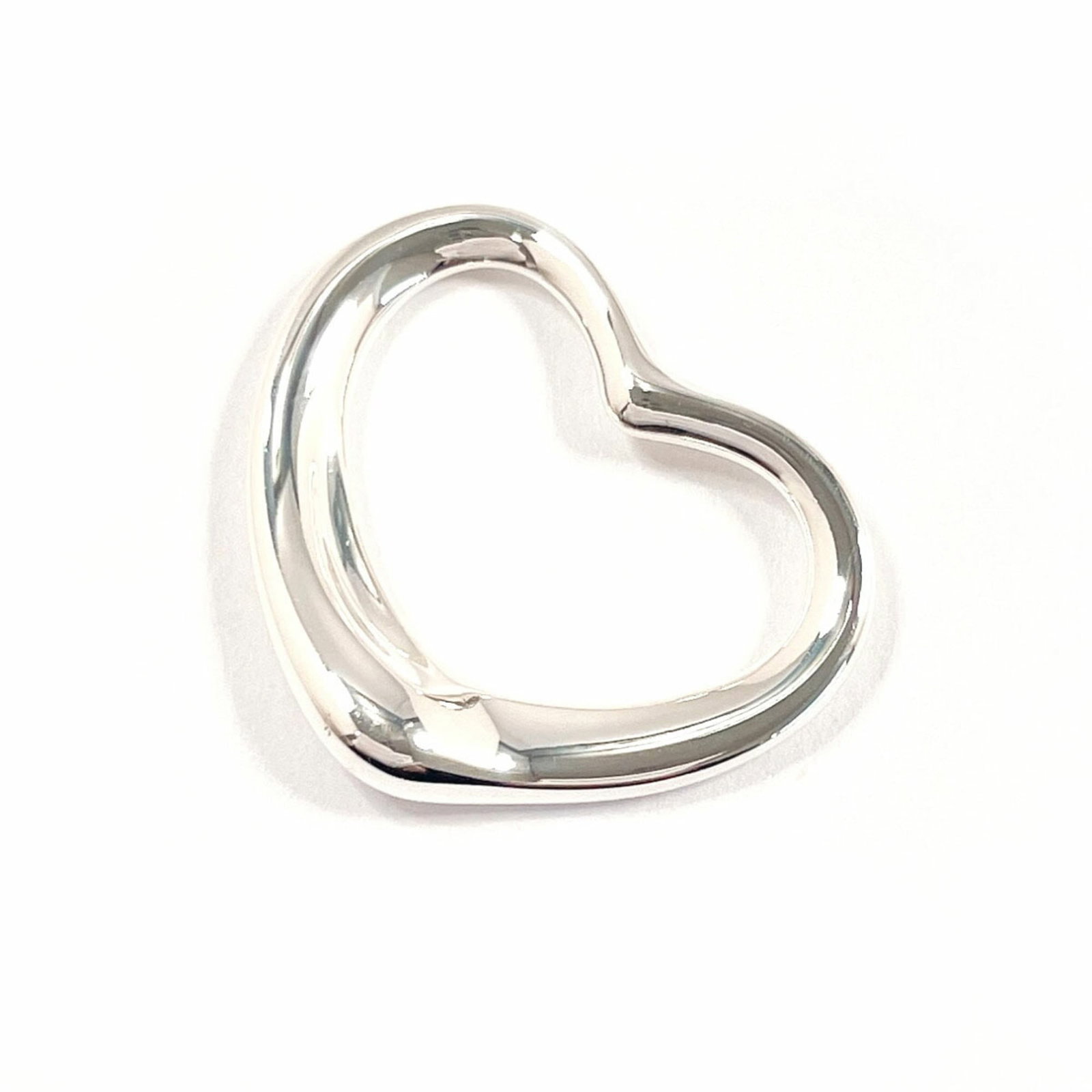 Women's - TIFFANY & Co. Tiffany Heart Elsa Peretti Pendant Top - 925 Sterling Silver: Women's - TIFFANY & Co. Tiffany Heart Elsa Peretti Pendant Top - 925 Sterling Silver This listing features Women's - TIFFANY & Co. Tiffany Heart Elsa Peretti Pendant Top - 925 Sterling Silver. Item sp