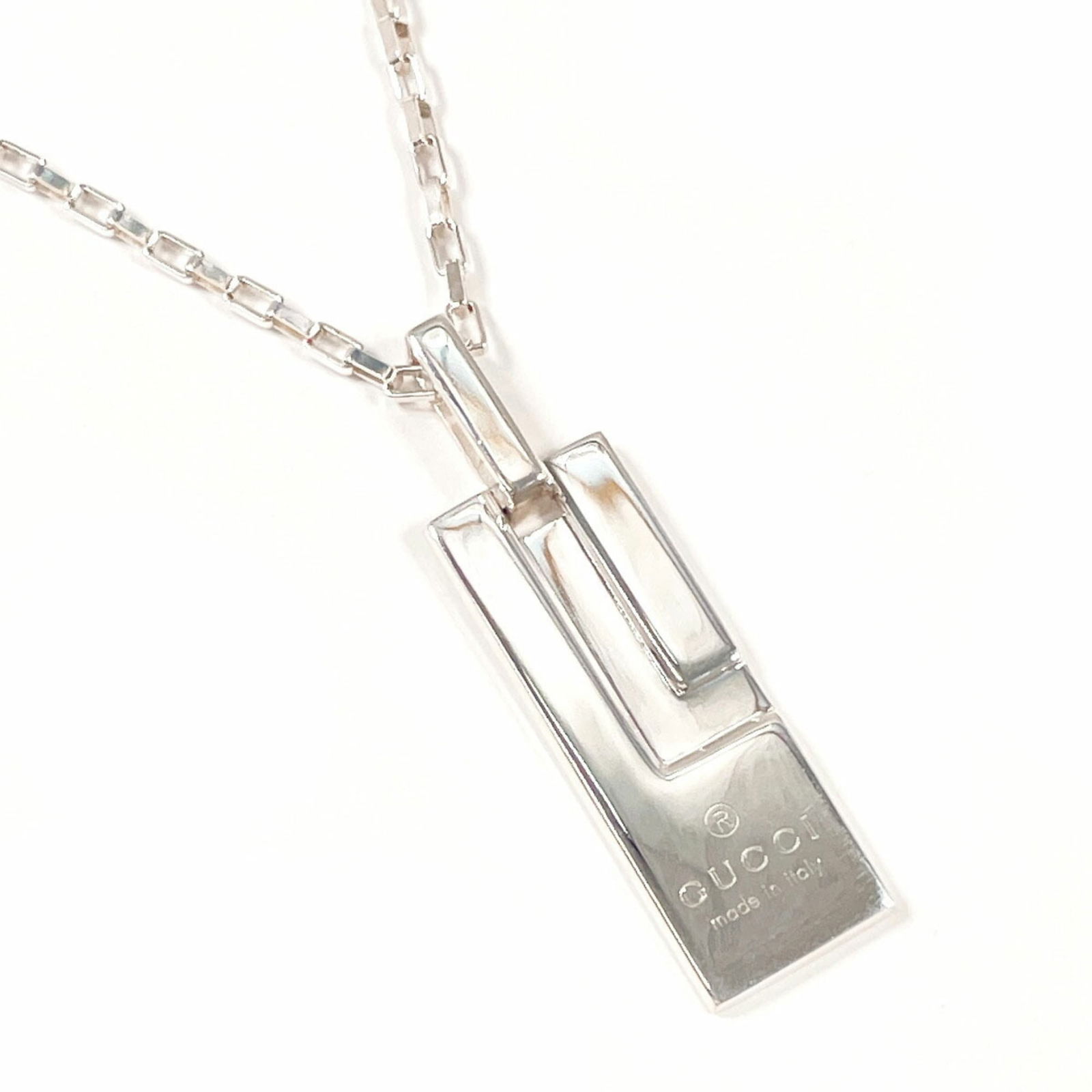 Unisex - GUCCI Plate Necklace - 925 Sterling Silver: Unisex - GUCCI Plate Necklace - 925 Sterling Silver This listing features Unisex - GUCCI Plate Necklace - 925 Sterling Silver. Item specifics are provided below. Item Specifics: Brand: Gucci Necklace