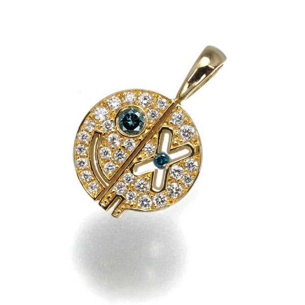 Yg Eyefunny Pendant Clear&Bluediamond Smile Half Skull Blue Eyes 18K: Yg Eyefunny Pendant Clear&Bluediamond Smile Half Skull Blue Eyes 18K This listing features Yg Eyefunny Pendant Clear&Bluediamond Smile Half Skull Blue Eyes 18K. Item specifics are provided below. Item