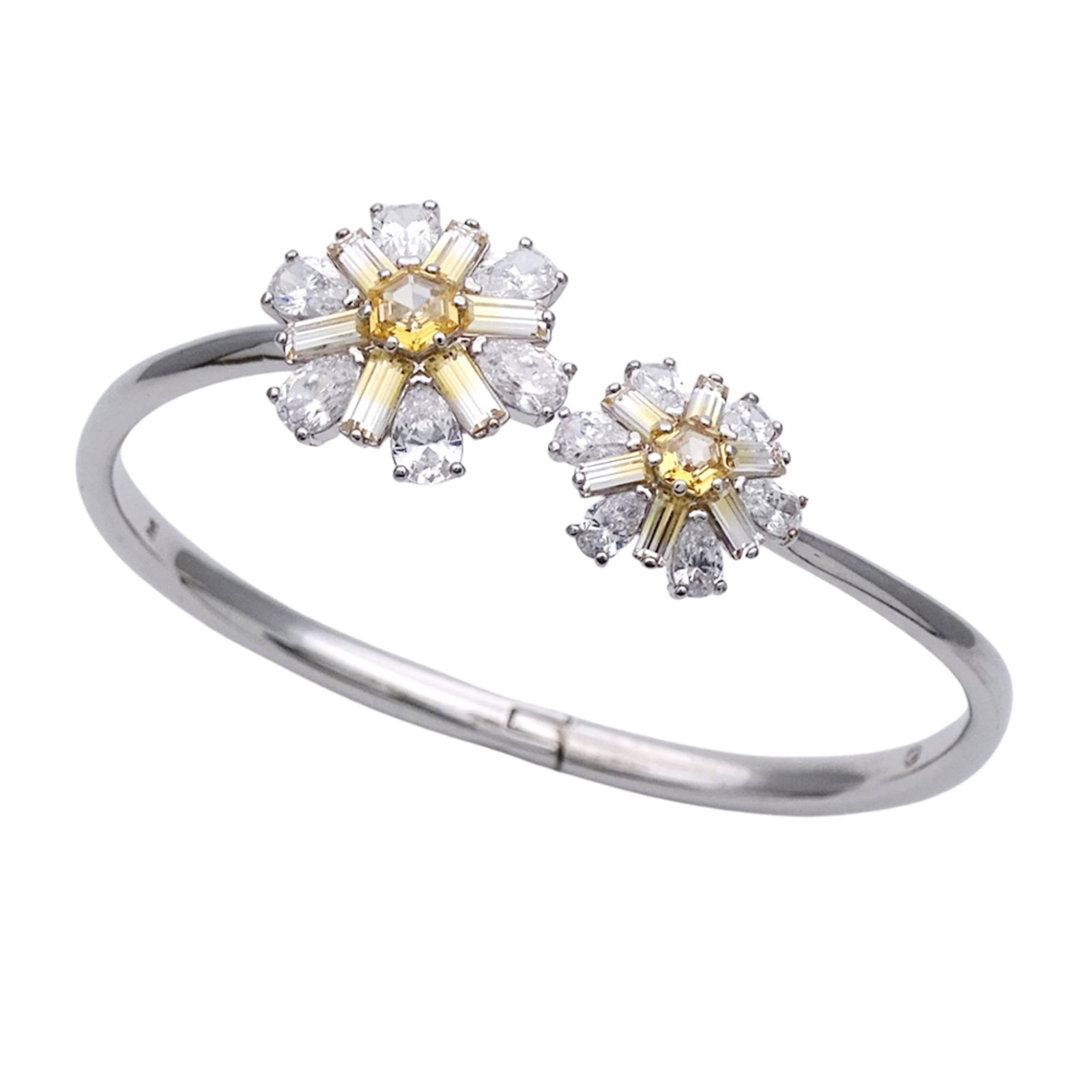 Metal Swarovski Bangle: Metal Swarovski Bangle This listing features Metal Swarovski Bangle. Item specifics are provided below. Item Specifics: Brand: Swarovski Type: Bangle Gender: Women Material: Metal Color: Silver,