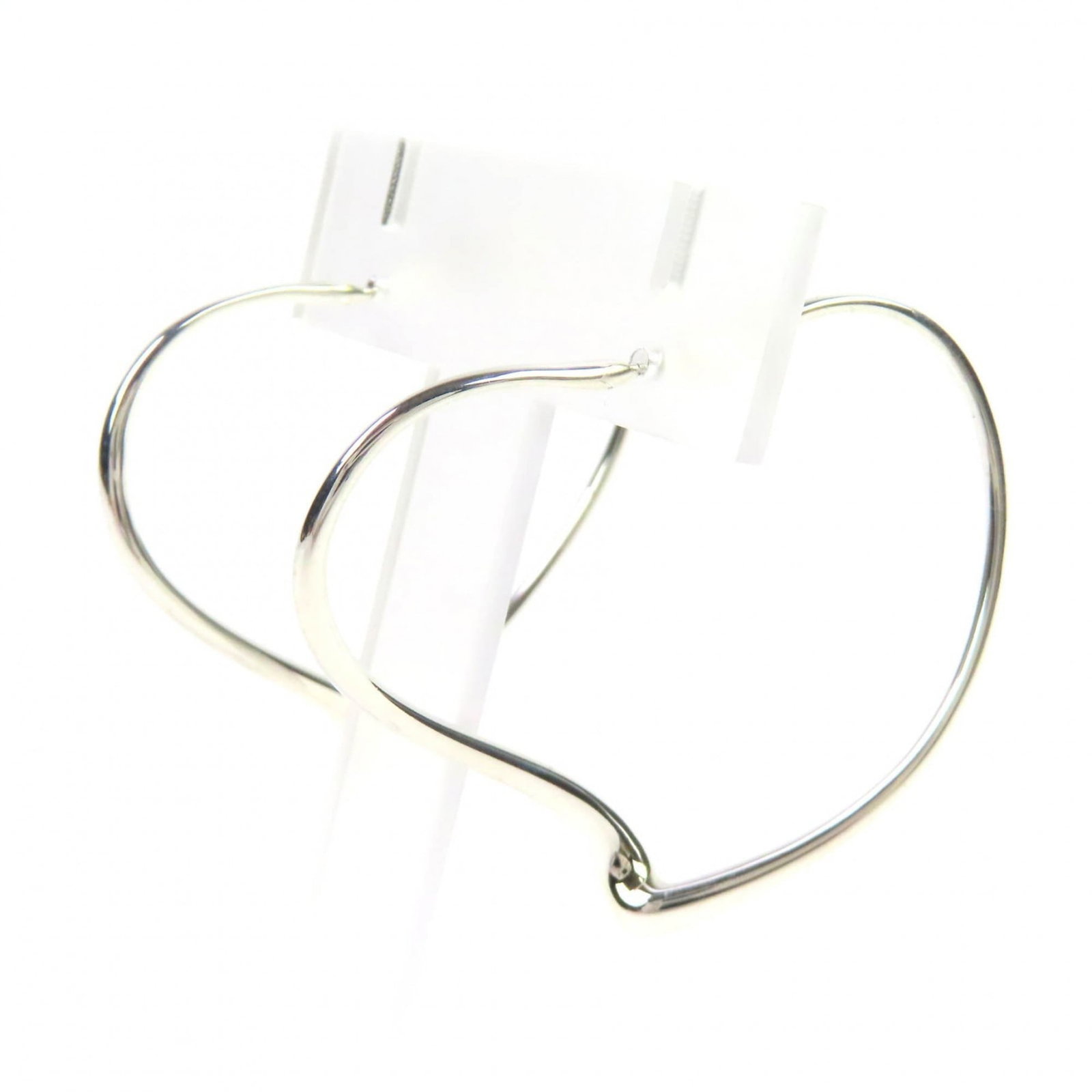 925 Tiffany Hoop Earrings Silver: 925 Tiffany Hoop Earrings Silver This listing features 925 Tiffany Hoop Earrings Silver. Item specifics are provided below. Item Specifics: Brand: Tiffany Type: Hoop Earrings Gender: Women Material: