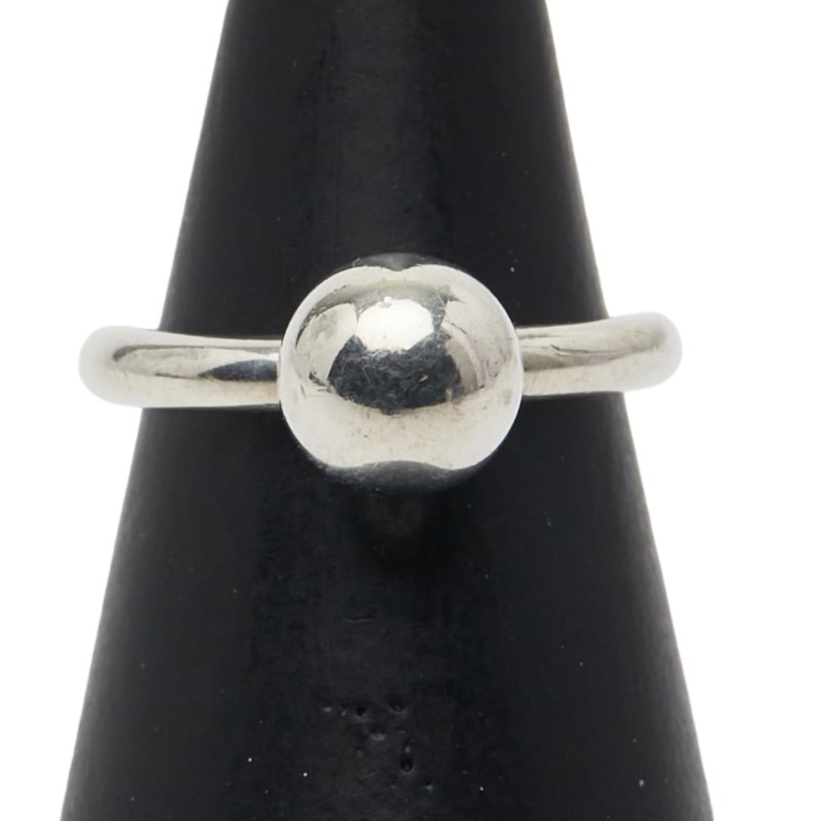 925 Tiffany Band Ring Silver: 925 Tiffany Band Ring Silver This listing features 925 Tiffany Band Ring Silver. Item specifics are provided below. Item Specifics: Brand: Tiffany Type: Band Ring Gender: Women Material: Silver 925