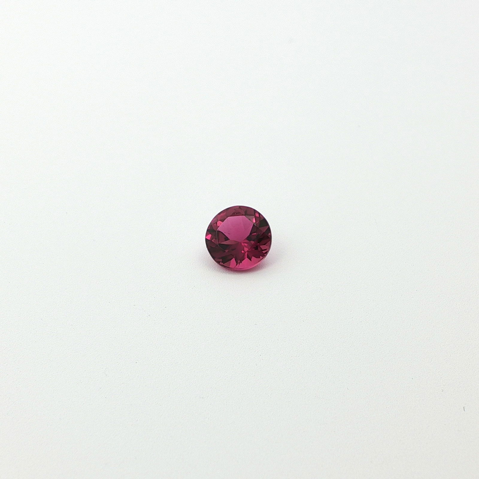 Loose Tourmaline Gemstone - GSI Round 1.05ct Red EC: Loose Tourmaline Gemstone - GSI Round 1.05ct Red EC This listing features Loose Tourmaline Gemstone - GSI Round 1.05ct Red EC. Item specifics are provided below. Item Specifics: Type: Tourmaline Carat