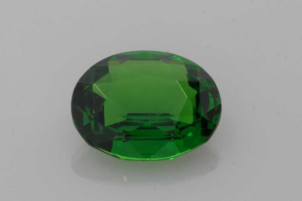 Loose Garnet Gemstone - Oval 2.04ct Green SI: Loose Garnet Gemstone - Oval 2.04ct Green SI This listing features Loose Garnet Gemstone - Oval 2.04ct Green SI. Item specifics are provided below. Item Specifics: Type: Garnet Carat: 2.04 Cut: Facete