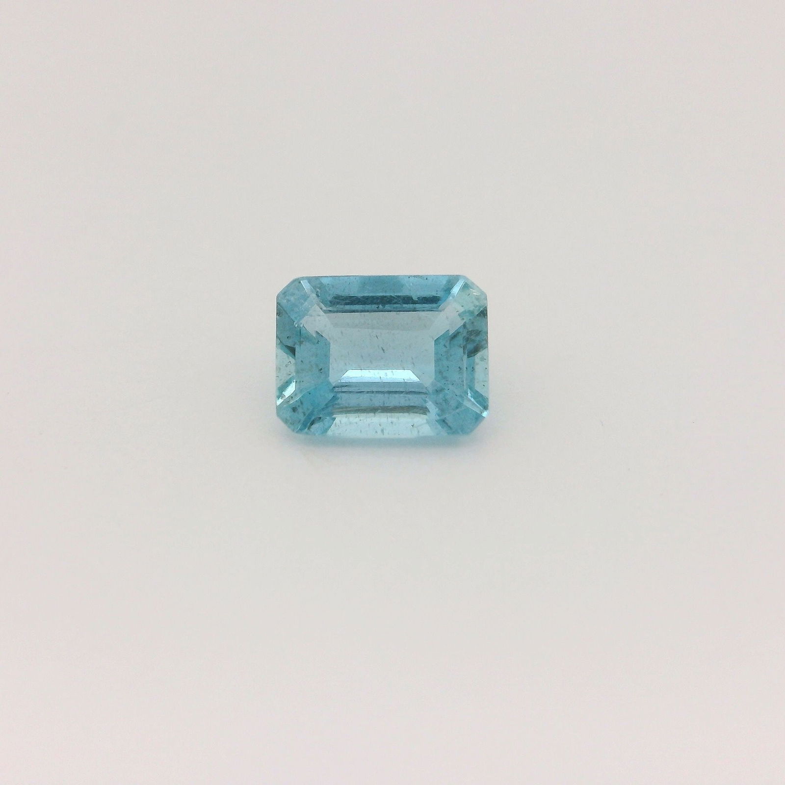 Loose Aquamarine Gemstone - GSI Octagonal 1.01ct Blue SI: Loose Aquamarine Gemstone - GSI Octagonal 1.01ct Blue SI This listing features Loose Aquamarine Gemstone - GSI Octagonal 1.01ct Blue SI. Item specifics are provided below. Item Specifics: Type: