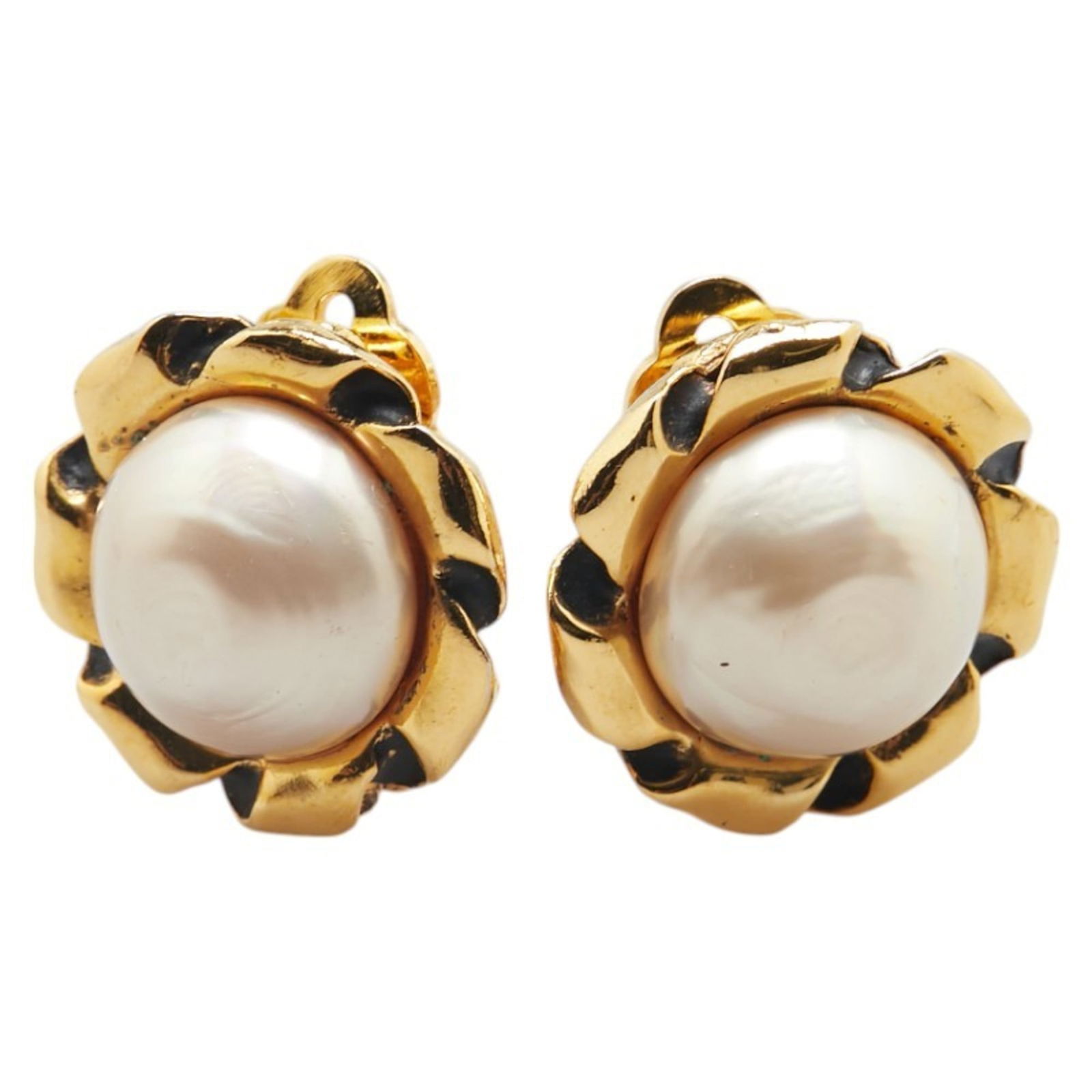 Earrings Chanel Clip: Earrings Chanel Clip This listing features Earrings Chanel Clip. Item specifics are provided below. Item Specifics: Brand: Chanel Type: Clip Earrings Gender: Women Color: Gold Size (Hxwxd): 21.20mm x
