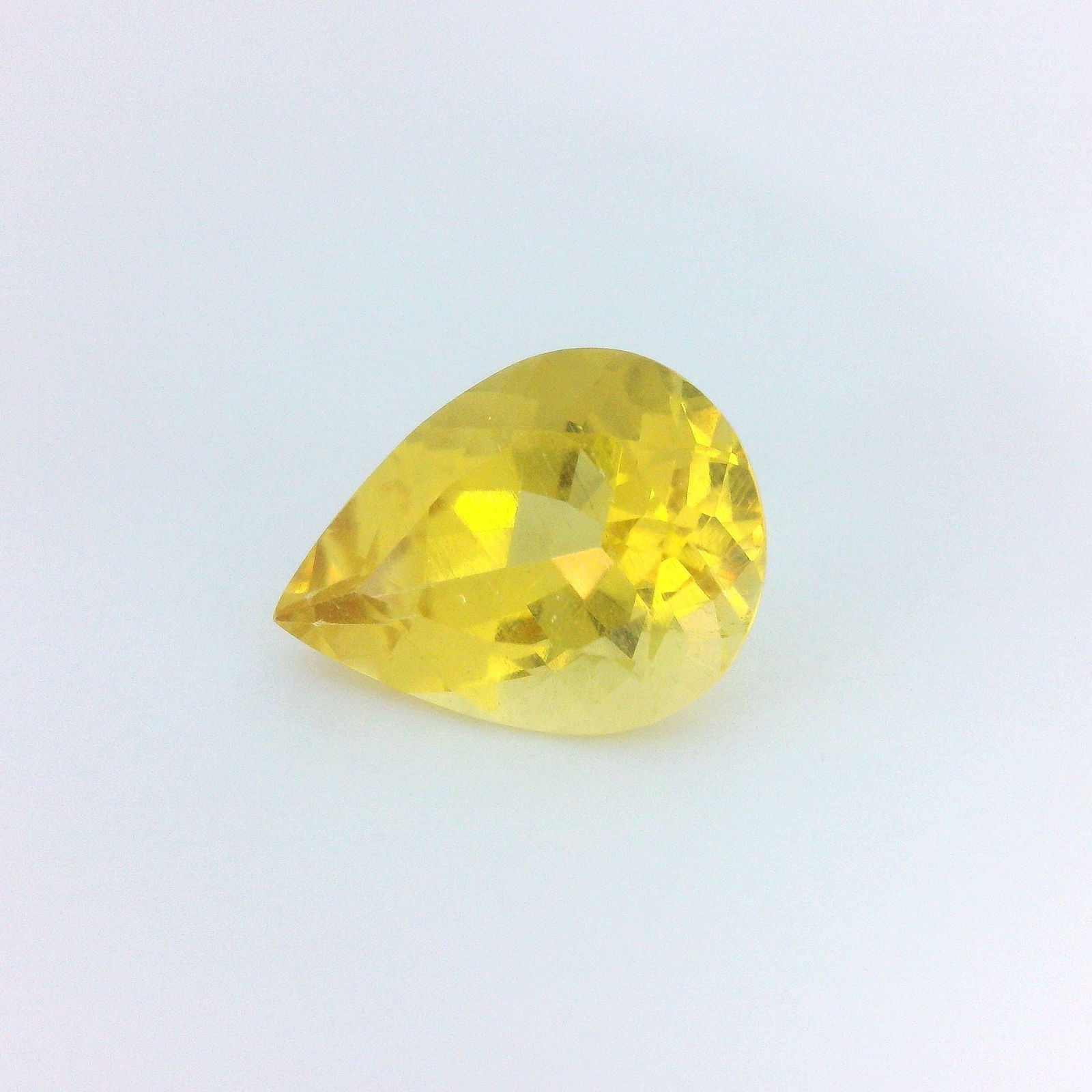 Loose Heliodor Gemstone - GSI Pear 3.14ct Yellow SI: Loose Heliodor Gemstone - GSI Pear 3.14ct Yellow SI This listing features Loose Heliodor Gemstone - GSI Pear 3.14ct Yellow SI. Item specifics are provided below. Item Specifics: Type: Heliodor Carat: