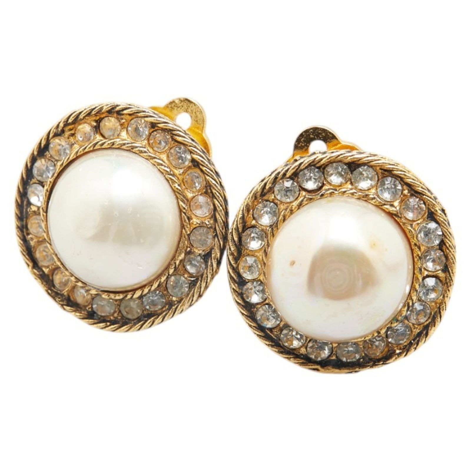 Earrings Chanel Clip: Earrings Chanel Clip This listing features Earrings Chanel Clip. Item specifics are provided below. Item Specifics: Brand: Chanel Type: Clip Earrings Gender: Women Color: Gold Size (Hxwxd): 22.60mm