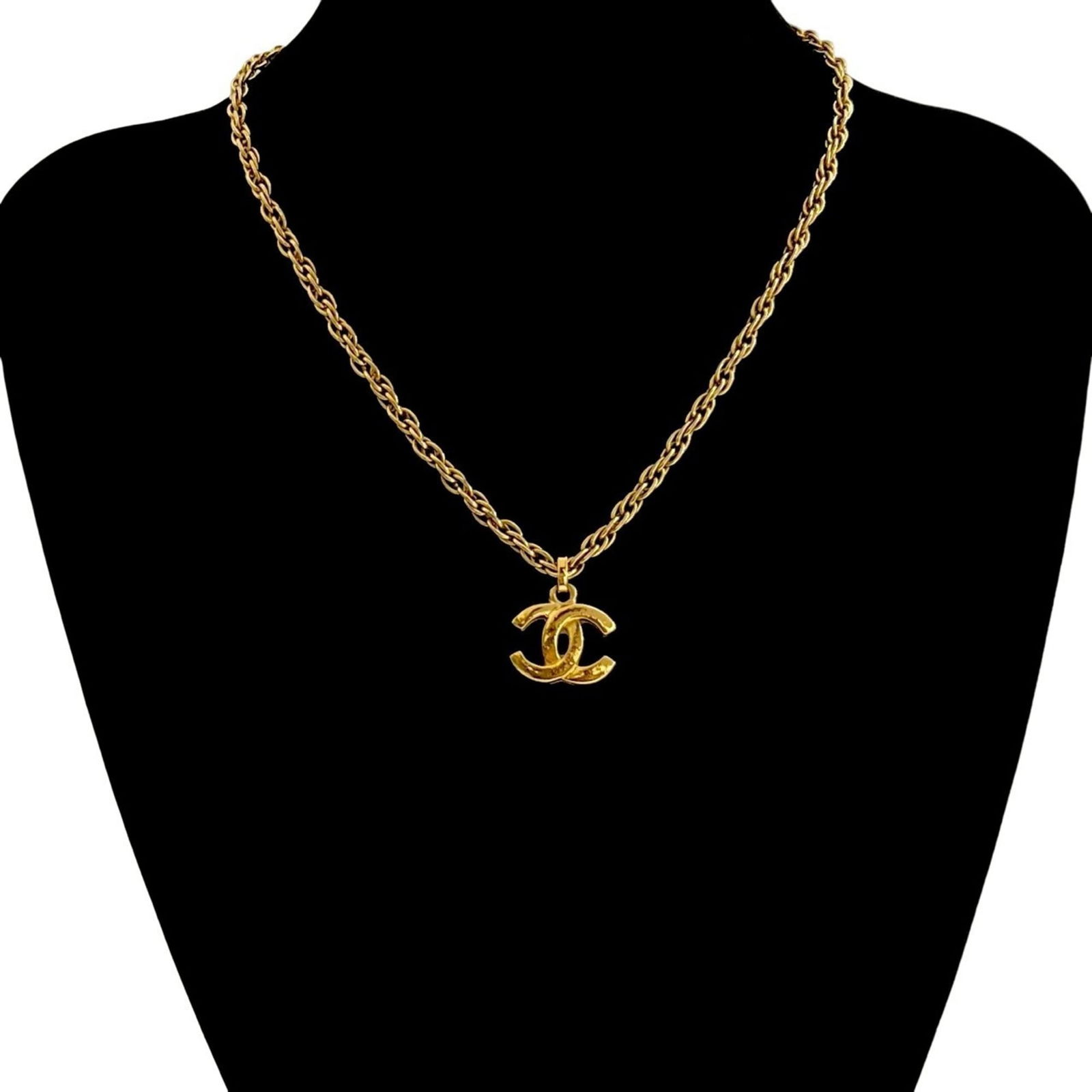 31567 CHANEL Vintage Coco Mark Motif Chain Necklace Pendant Accessory Gold: 31567 CHANEL Vintage Coco Mark Motif Chain Necklace Pendant Accessory Gold This listing features 31567 CHANEL Vintage Coco Mark Motif Chain Necklace Pendant Accessory Gold. Item specifics are provided