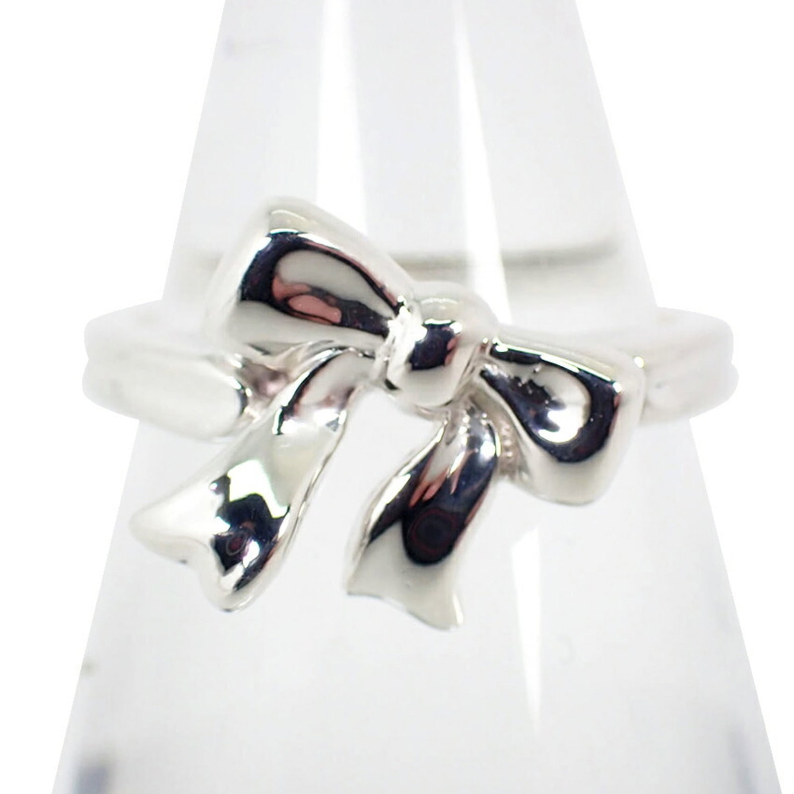 925 Tiffany Band Ring Sterling Silver: 925 Tiffany Band Ring Sterling Silver This listing features 925 Tiffany Band Ring Sterling Silver. Item specifics are provided below. Item Specifics: Brand: Tiffany Type: Band Ring Gender: Women Mater