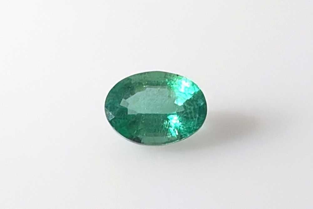 Loose Emerald Gemstone - Oval 1.28ct Green SI: Loose Emerald Gemstone - Oval 1.28ct Green SI This listing features Loose Emerald Gemstone - Oval 1.28ct Green SI. Item specifics are provided below. Item Specifics: Type: Emerald Carat: 1.28 Cut: