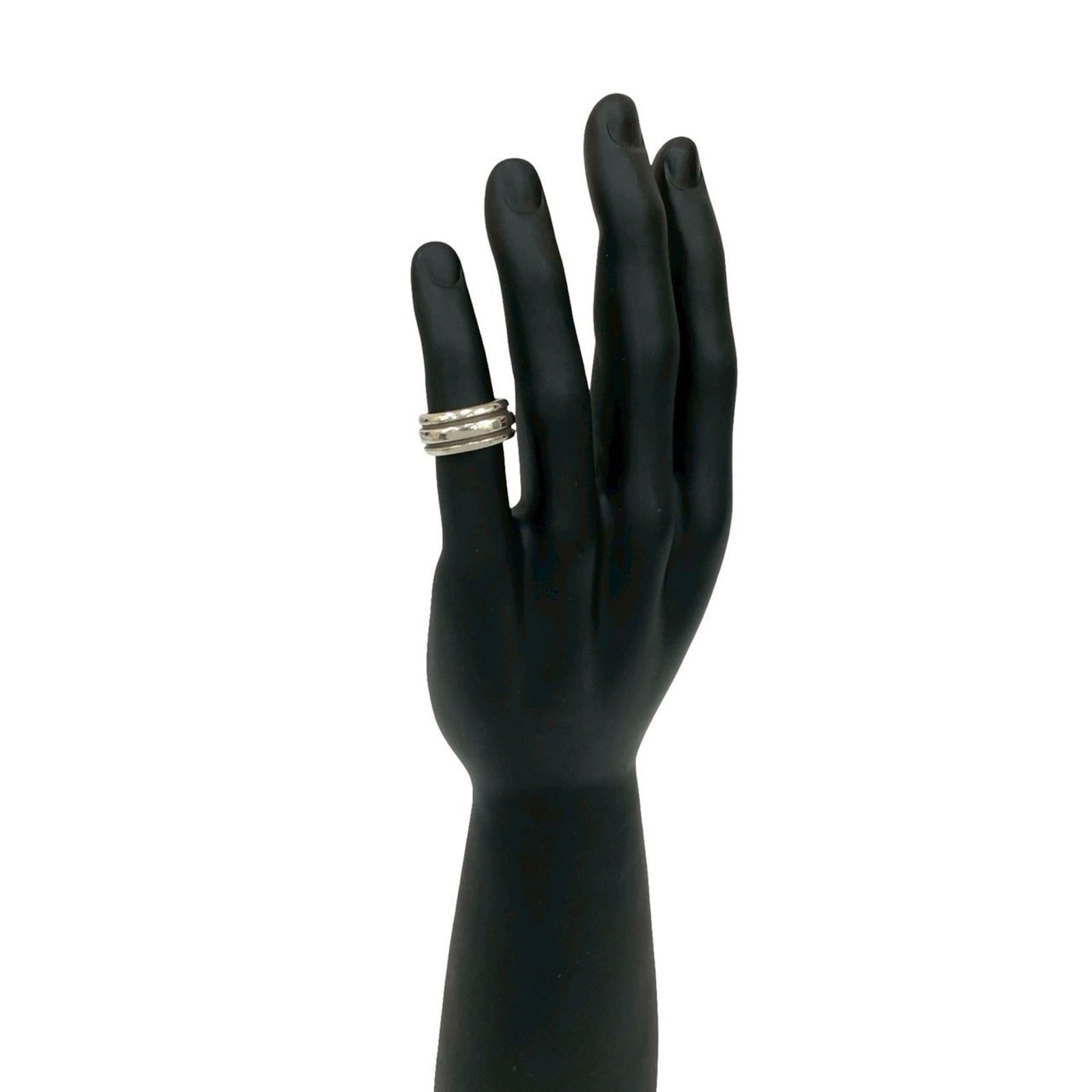 925 Tiffany Band Ring Silver: 925 Tiffany Band Ring Silver This listing features 925 Tiffany Band Ring Silver. Item specifics are provided below. Item Specifics: Brand: Tiffany Type: Band Ring Gender: Women Color: Silver Material: