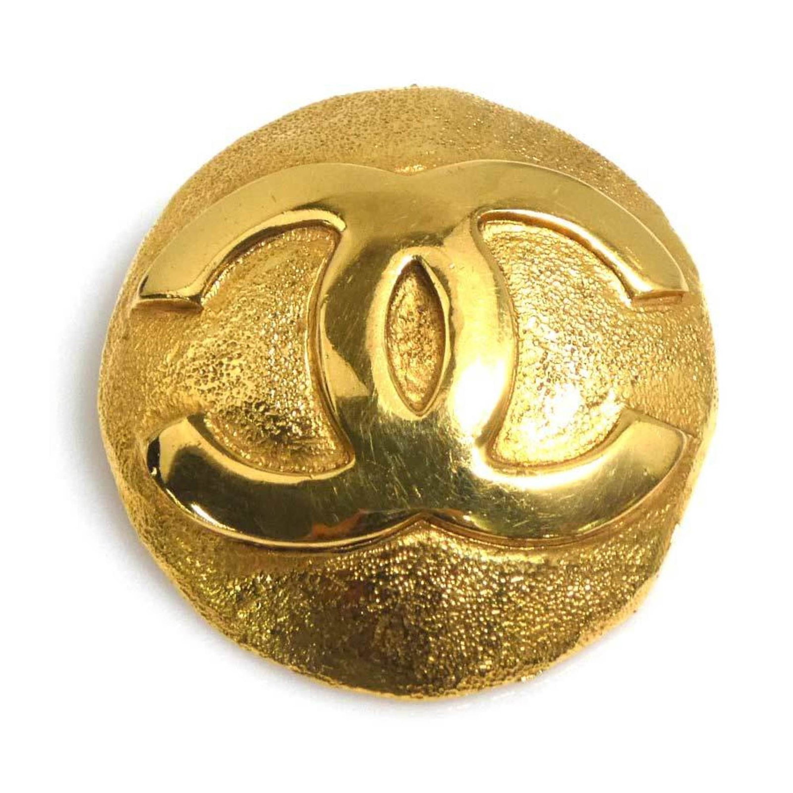 Metal Chanel Brooch: Metal Chanel Brooch This listing features Metal Chanel Brooch. Item specifics are provided below. Item Specifics: Brand: Chanel Type: Brooch Gender: Women Material: Metal Color: Gold Size (Hxwxd): 4.5