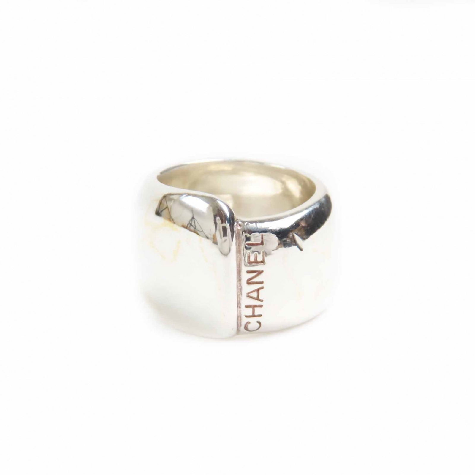 Ring Chanel Band: Ring Chanel Band This listing features Ring Chanel Band. Item specifics are provided below. Item Specifics: Brand: Chanel Type: Band Ring Gender: Women Metal: Silver Metal Purity: Silver925 Season: Vi