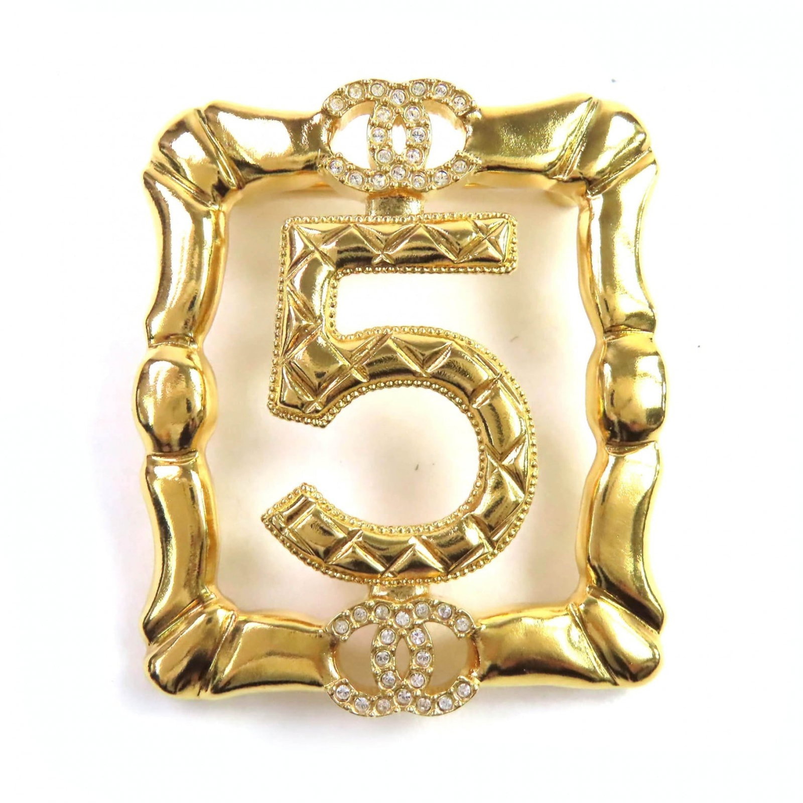 Brooch Chanel: Brooch Chanel This listing features Brooch Chanel. Item specifics are provided below. Item Specifics: Brand: Chanel Type: Brooch Gender: Women Color: Gold Stone: Rhinestone Size (Hxwxd): 4.2cm x 3.8cm