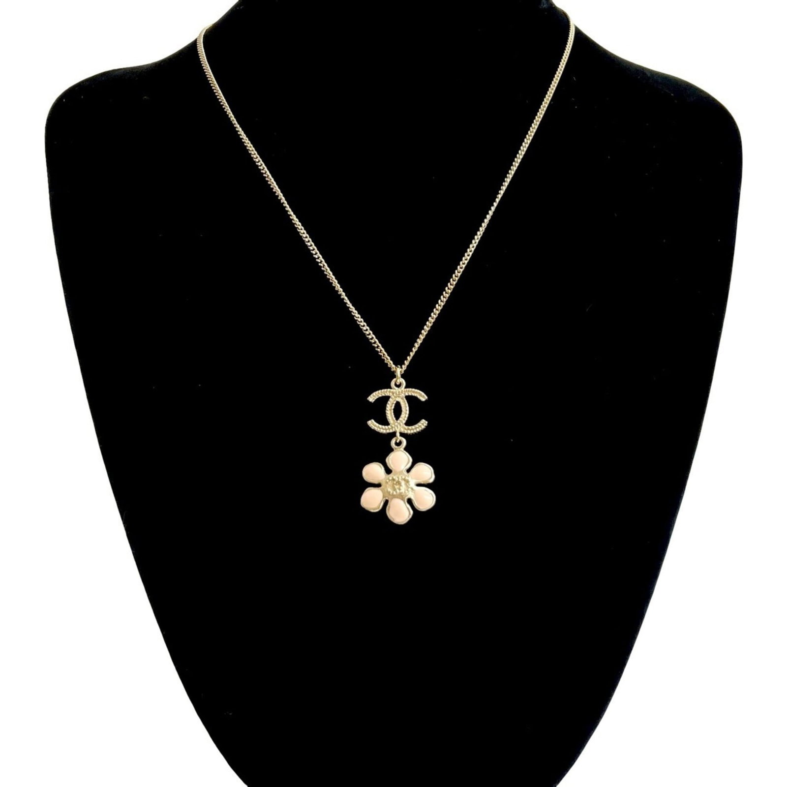 64651 - CHANEL Coco Mark Flower Motif GP Faux Pearl Necklace Pendant in Gold and Pink: 64651 - CHANEL Coco Mark Flower Motif GP Faux Pearl Necklace Pendant in Gold and Pink This listing features 64651 - CHANEL Coco Mark Flower Motif GP Faux Pearl Necklace Pendant in Gold and Pink. Item