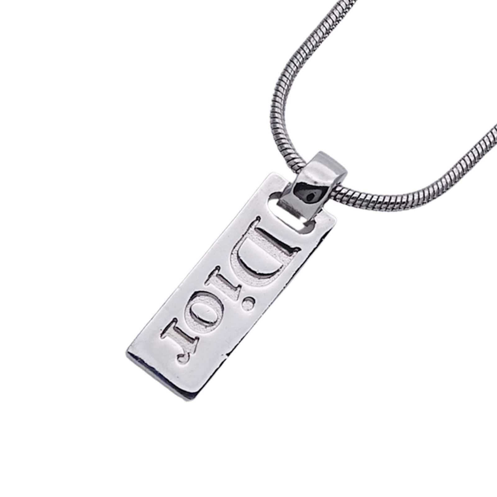 metal Christian Dior necklace for men and women with brand logo plate in silver: metal Christian Dior necklace for men and women with brand logo plate in silver This listing features metal Christian Dior necklace for men and women with brand logo plate in silver. Item specifics