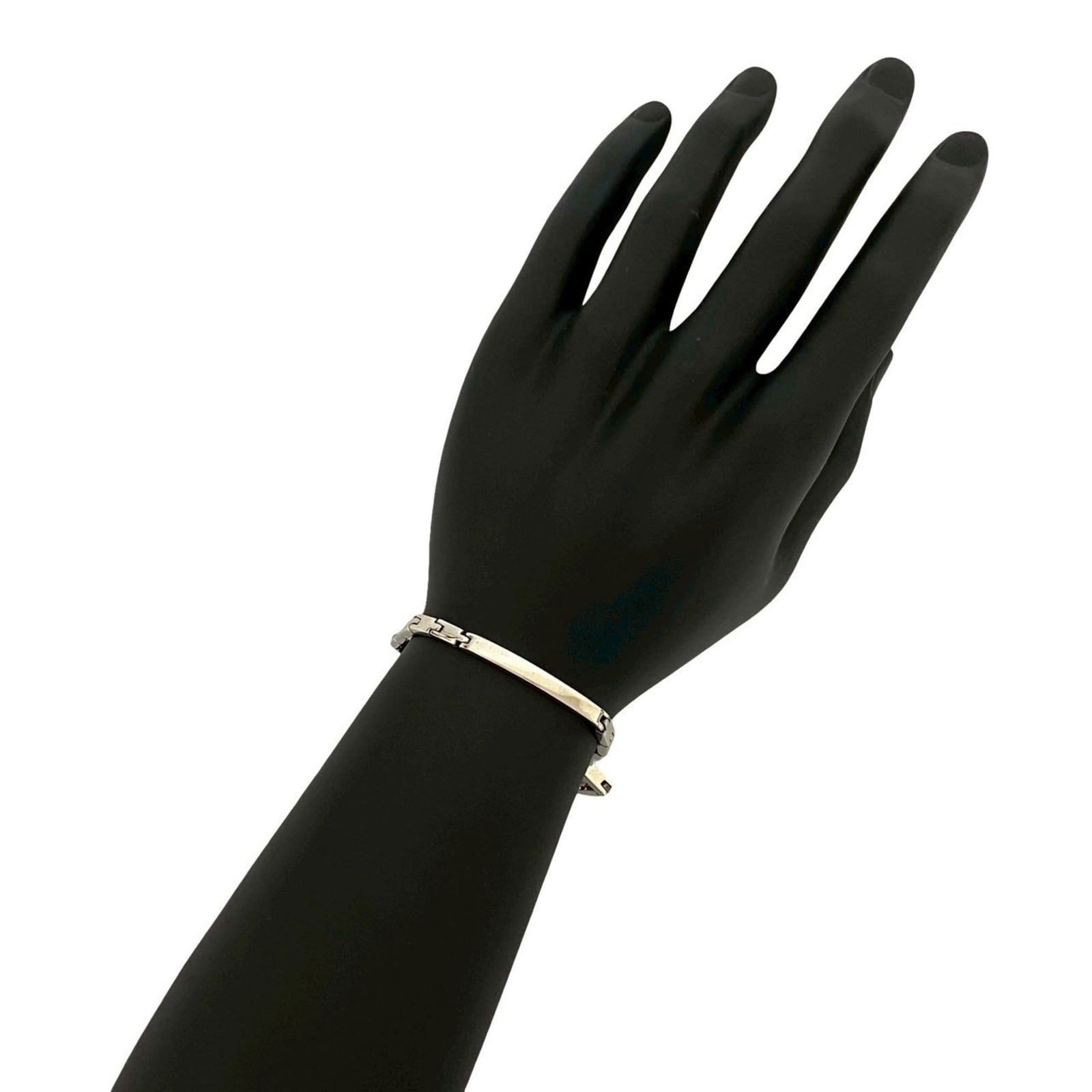 925 Gucci Charm Bracelet Silver: 925 Gucci Charm Bracelet Silver This listing features 925 Gucci Charm Bracelet Silver. Item specifics are provided below. Item Specifics: Brand: Gucci Type: Charm Bracelet Gender: Women Material: Silv