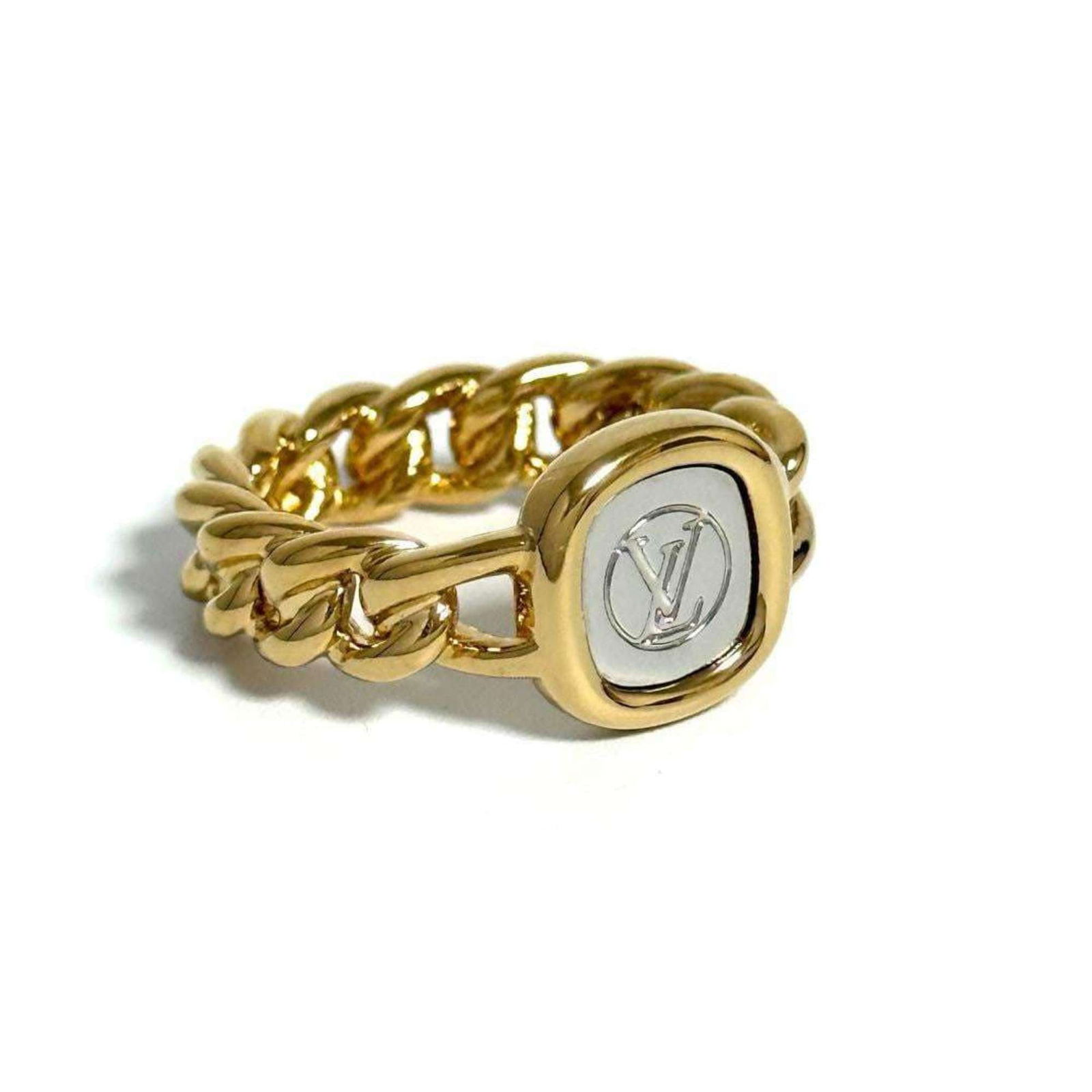 Metal Louis Vuitton Band Ring: Metal Louis Vuitton Band Ring This listing features Metal Louis Vuitton Band Ring. Item specifics are provided below. Item Specifics: Brand: Louis Vuitton Type: Band Ring Gender: Men,Women Material: M