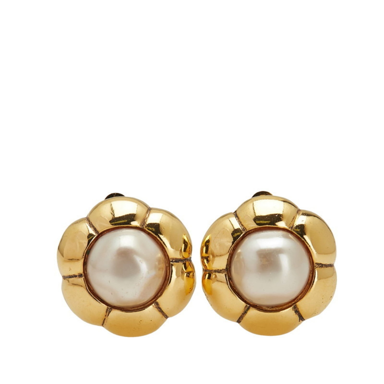 Gold Plating - Chanel Clip Earrings Artificial Pearl: Gold Plating - Chanel Clip Earrings Artificial Pearl This listing features Gold Plating - Chanel Clip Earrings Artificial Pearl. Item specifics are provided below. Item Specifics: Brand: Chanel Type: