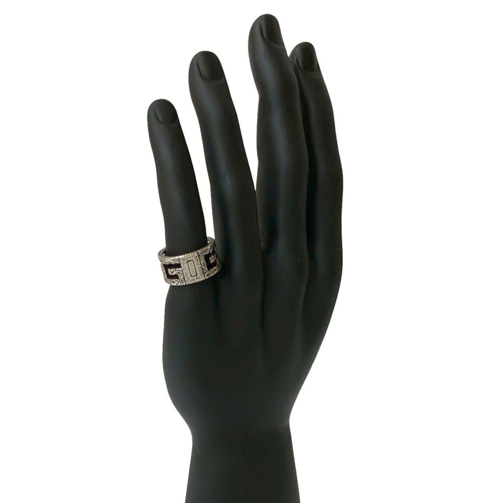 925 Gucci Band Ring Silver: 925 Gucci Band Ring Silver This listing features 925 Gucci Band Ring Silver. Item specifics are provided below. Item Specifics: Brand: Gucci Type: Band Ring Gender: Women Color: Silver Material: Silve