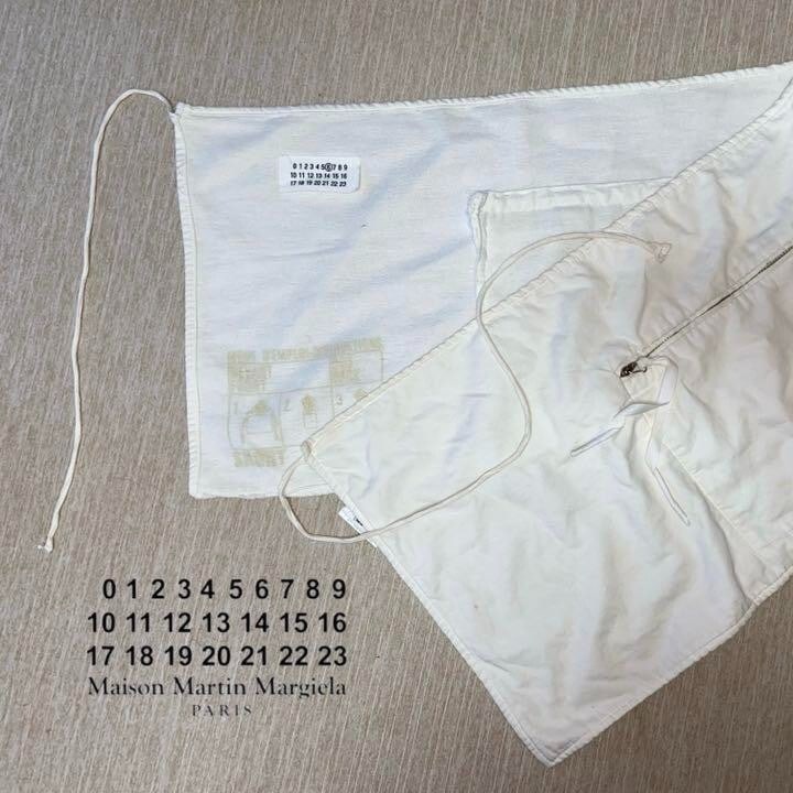 Vintage Maison Martin Margiela 2000AW Waist Apron Cotton Rare Designer Era: Vintage Maison Martin Margiela 2000AW Waist Apron Cotton Rare Designer Era This listing features Vintage Maison Martin Margiela 2000AW Waist Apron Cotton Rare Designer Era. Item specifics are provided