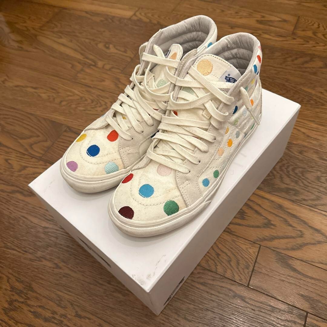 Box Vans Damien Hirst Dots Sk8-Hi Us9.0 White with a multi-dot pattern Rare With: Box Vans Damien Hirst Dots Sk8-Hi Us9.0 White with a multi-dot pattern Rare With This listing features Box Vans Damien Hirst Dots Sk8-Hi Us9.0 White with a multi-dot pattern Rare With. Item specifics