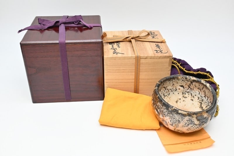 Box Tsukigata Nahiko Oni-shi Chawan Shino Ware Japanese Tea Bowl w/: Box Tsukigata Nahiko Oni-shi Chawan Shino Ware Japanese Tea Bowl w/ This listing features Box Tsukigata Nahiko Oni-shi Chawan Shino Ware Japanese Tea Bowl w/. Item specifics are provided below. Item S