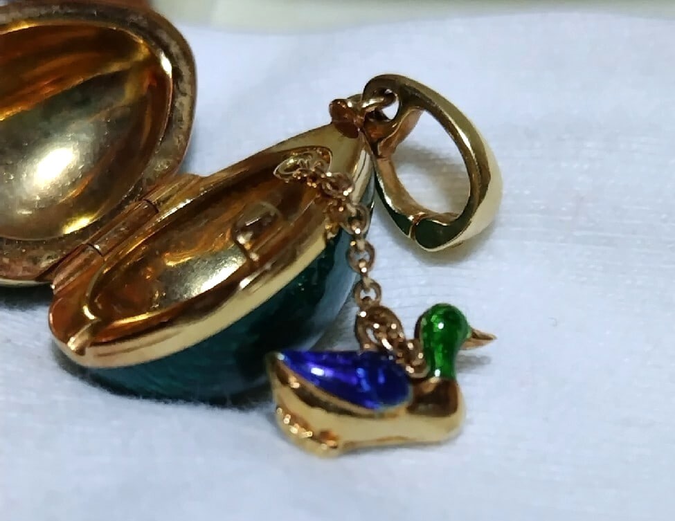 Box Faberge Green Enamel Easter Egg Duck Bird 18k Gold Pendant Charm with Paper: Box Faberge Green Enamel Easter Egg Duck Bird 18k Gold Pendant Charm with Paper This listing features Box Faberge Green Enamel Easter Egg Duck Bird 18k Gold Pendant Charm with Paper. Item specifics ar