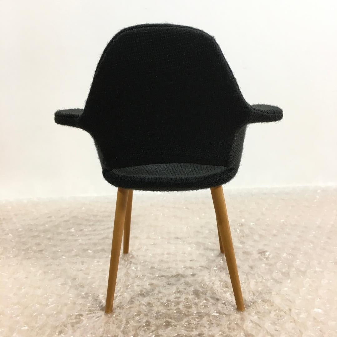 Black Vitra Design Museum Miniatures Collection Eames Saarinen Mini Arm chair: Black Vitra Design Museum Miniatures Collection Eames Saarinen Mini Arm chair This listing features Black Vitra Design Museum Miniatures Collection Eames Saarinen Mini Arm chair. Item specifics are pr