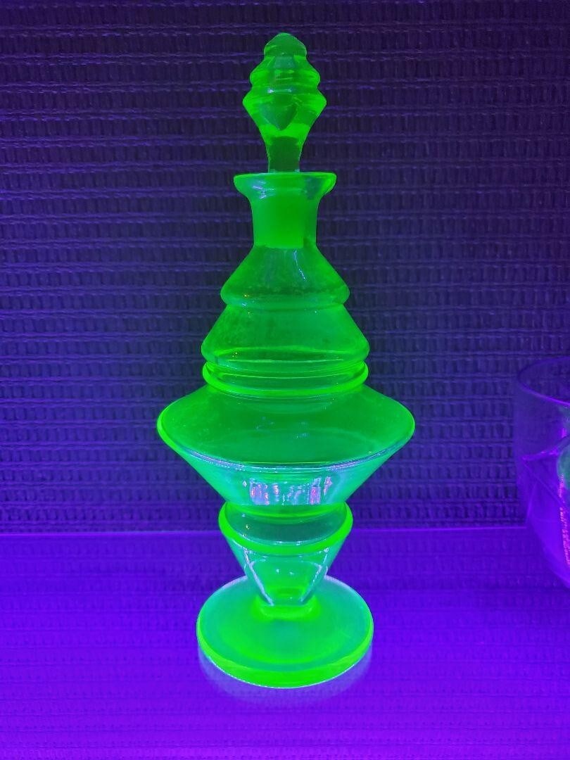 Vintage uranium glass decanter wine water jar vase H 9.8inches Art Glass (1 of 6)