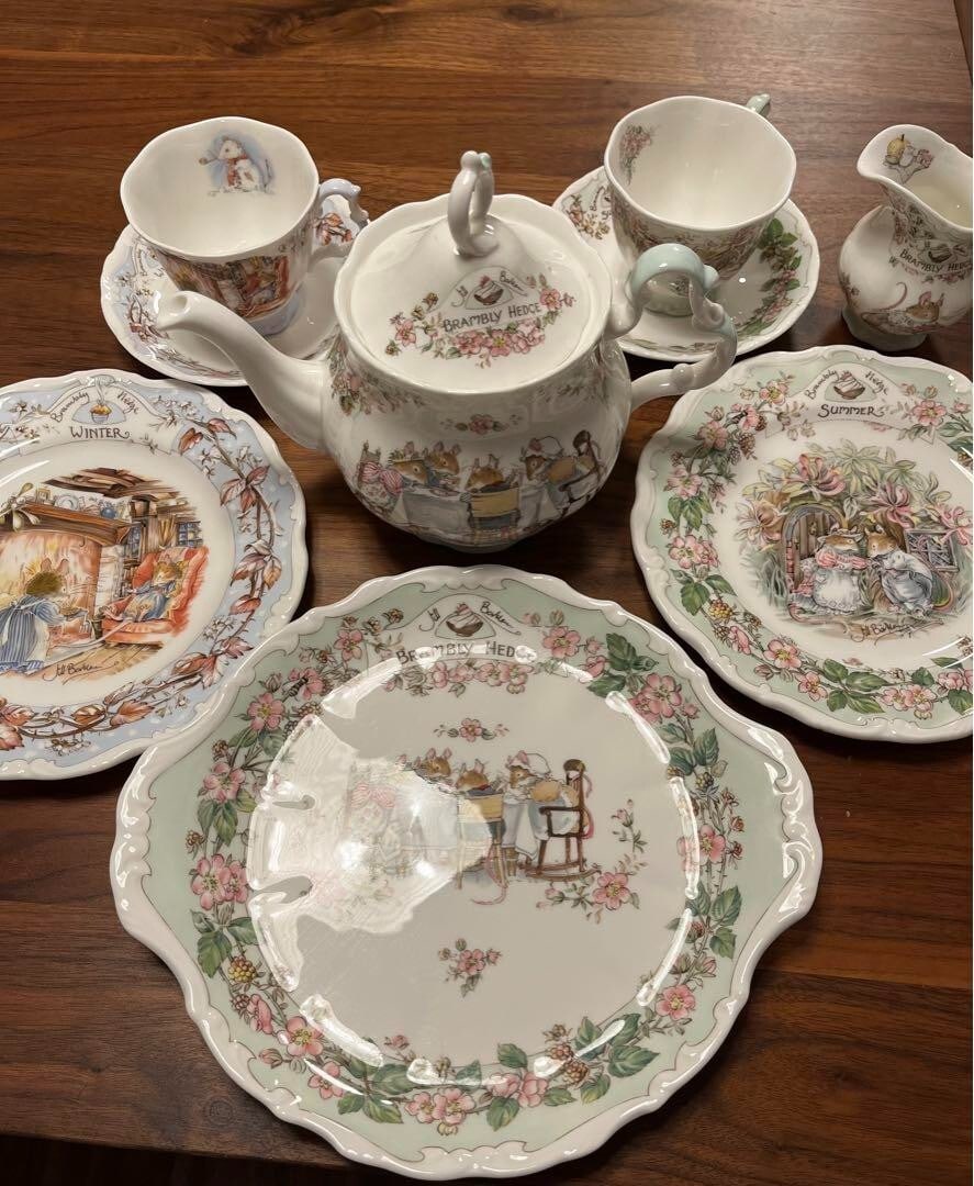 Pieces Brambly Hedge BoneChina with Floral Pattern WhiteTea Set 7: Pieces Brambly Hedge BoneChina with Floral Pattern WhiteTea Set 7 This listing features Pieces Brambly Hedge BoneChina with Floral Pattern WhiteTea Set 7. Item specifics are provided below. Item Speci