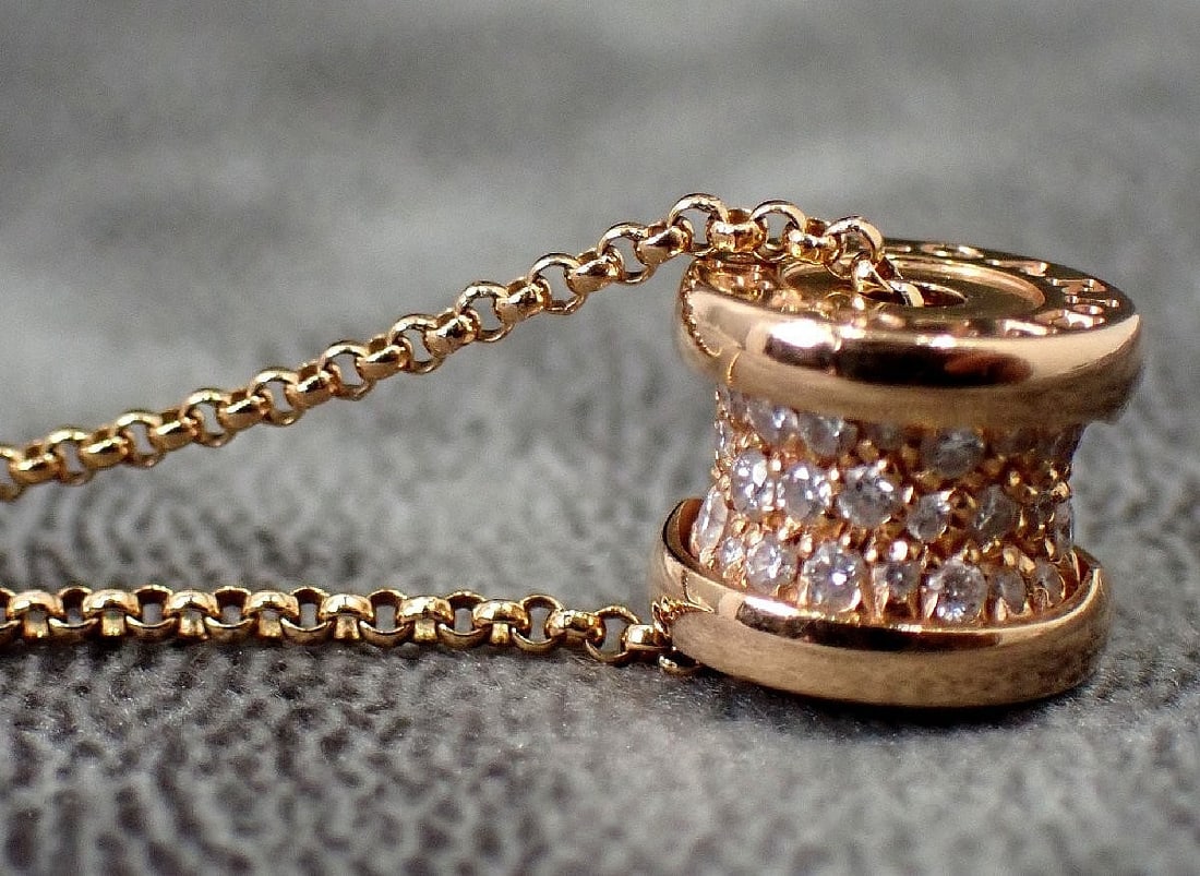 Bulgari Bvlgari B.zero1 Element Pave Diamond 18k Rose Gold Necklace Pendant: Bulgari Bvlgari B.zero1 Element Pave Diamond 18k Rose Gold Necklace Pendant This listing features Bulgari Bvlgari B.zero1 Element Pave Diamond 18k Rose Gold Necklace Pendant. Item specifics are provid