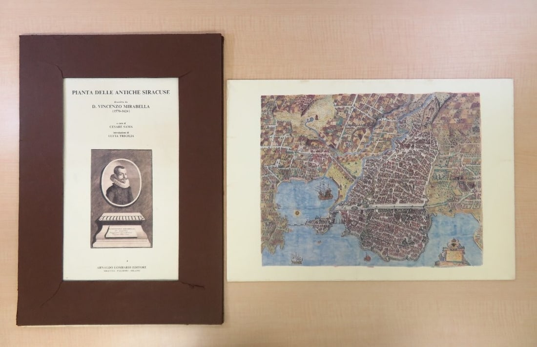 Arnaldo Lombardi - ?Pianta delle Antiche Siracuse? by Vincenzo Mirabella - 1989: Arnaldo Lombardi - ?Pianta delle Antiche Siracuse? by Vincenzo Mirabella - 1989 This listing features Arnaldo Lombardi - ?Pianta delle Antiche Siracuse? by Vincenzo Mirabella - 1989. Item specifics ar