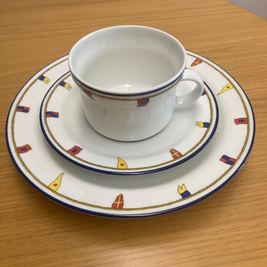 Rare Richard Ginori Clipper Cup & Saucer Cake Plate Trio Set Porcelain Italy: Rare Richard Ginori Clipper Cup & Saucer Cake Plate Trio Set Porcelain Italy This listing features Rare Richard Ginori Clipper Cup & Saucer Cake Plate Trio Set Porcelain Italy. Item specifics are prov