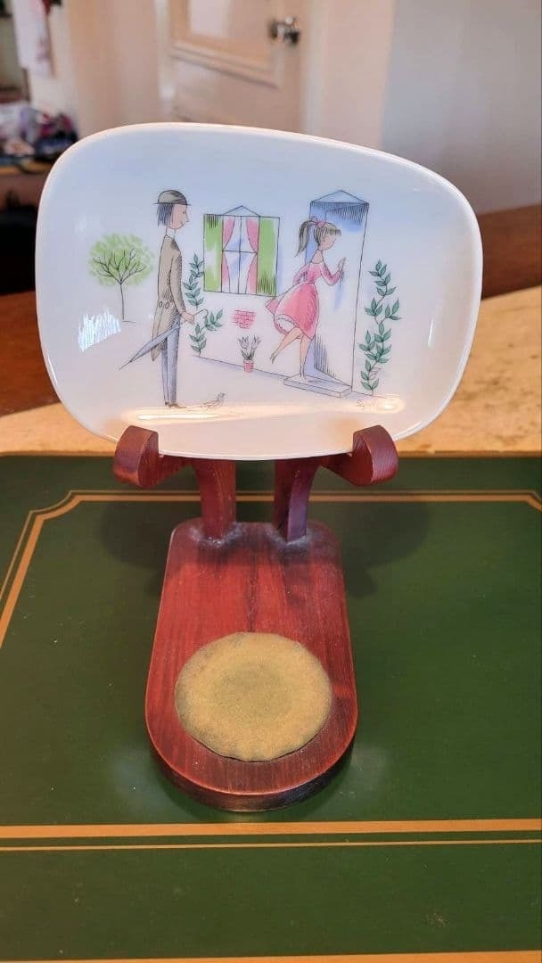 Collectible Rosenthal Raymond Peynet Small Plate Porcelain Dish Vintage Art: Collectible Rosenthal Raymond Peynet Small Plate Porcelain Dish Vintage Art This listing features Collectible Rosenthal Raymond Peynet Small Plate Porcelain Dish Vintage Art. Item specifics are provid