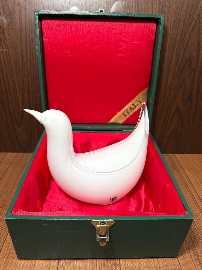Rare Seguso Murano Glass Bird figurine 1330g Italy Vintage Collectible: Rare Seguso Murano Glass Bird figurine 1330g Italy Vintage Collectible This listing features Rare Seguso Murano Glass Bird figurine 1330g Italy Vintage Collectible. Item specifics are provided below.