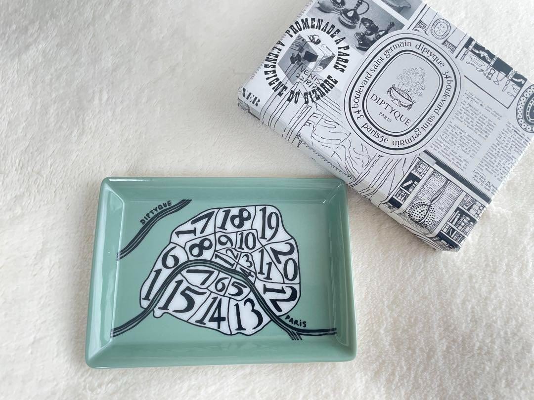 Rare Diptyque Tray Small Size Exclusive to Paris Saint-Honore Boutique: Rare Diptyque Tray Small Size Exclusive to Paris Saint-Honore Boutique This listing features Rare Diptyque Tray Small Size Exclusive to Paris Saint-Honore Boutique. Item specifics are provided below.