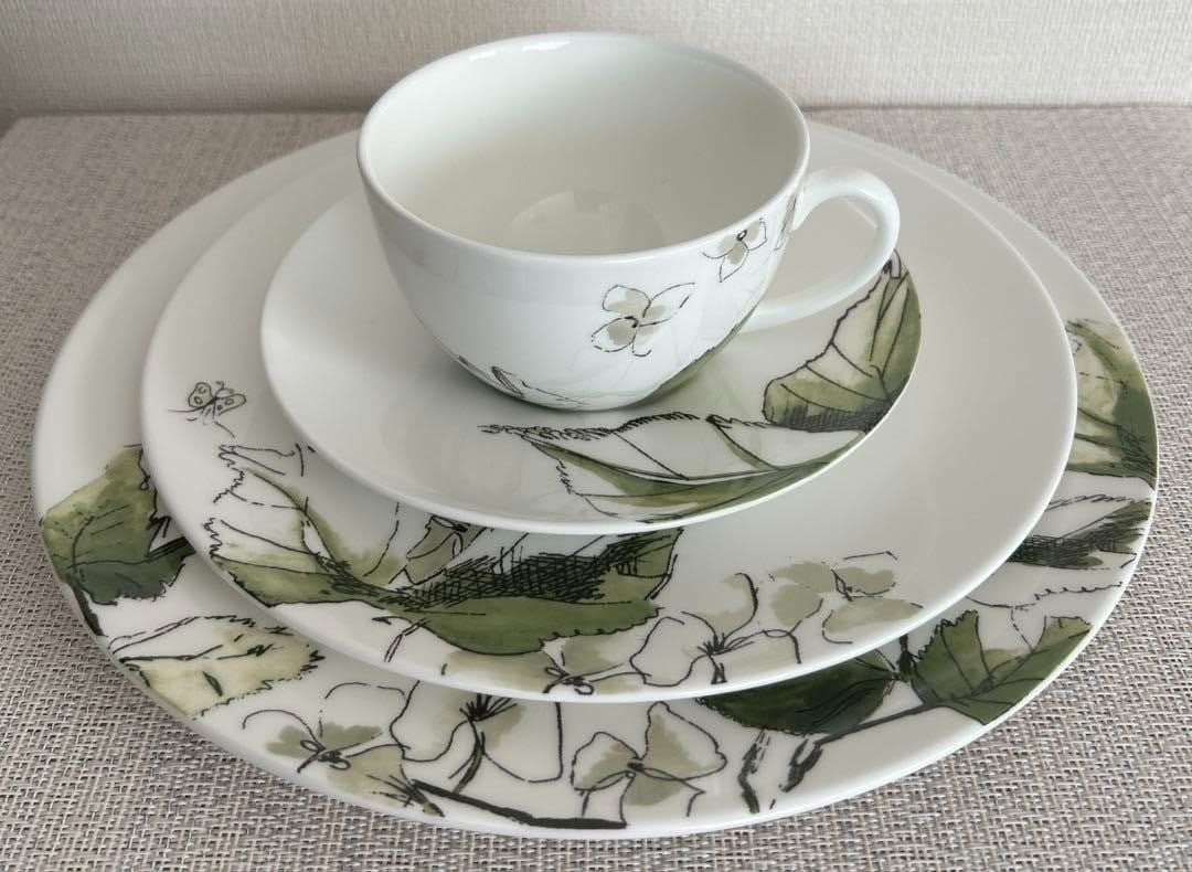 Elegant Wedgwood Vera Wang Floral Leaf Cup Saucer 2 Plates Set Fine Bone China: Elegant Wedgwood Vera Wang Floral Leaf Cup Saucer 2 Plates Set Fine Bone China This listing features Elegant Wedgwood Vera Wang Floral Leaf Cup Saucer 2 Plates Set Fine Bone China. Item specifics are