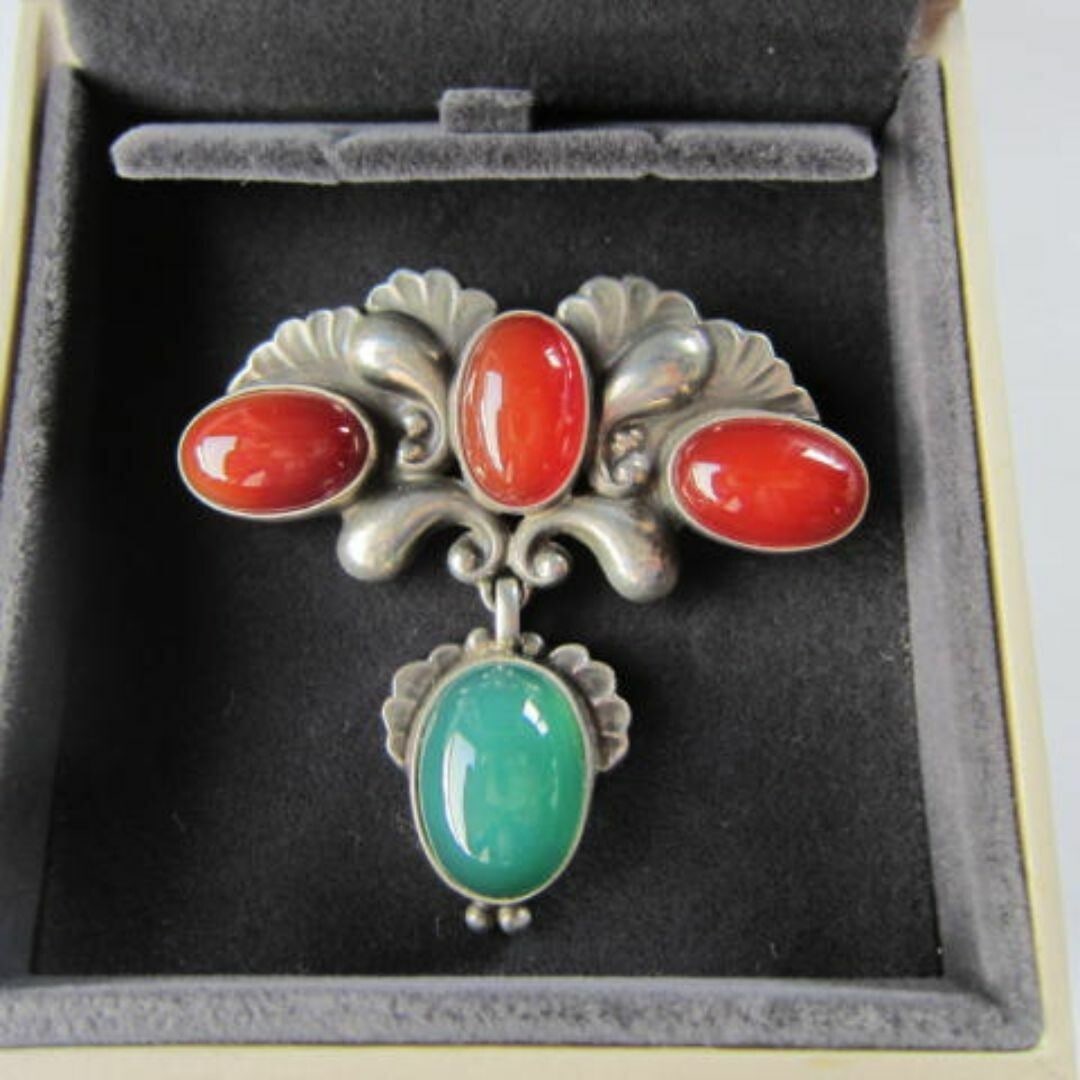 Box Georg Jensen No.152 Green Agate and Carnelian Brooch Pin Brooch w/ Original: Box Georg Jensen No.152 Green Agate and Carnelian Brooch Pin Brooch w/ Original This listing features Box Georg Jensen No.152 Green Agate and Carnelian Brooch Pin Brooch w/ Original. Item specifics ar