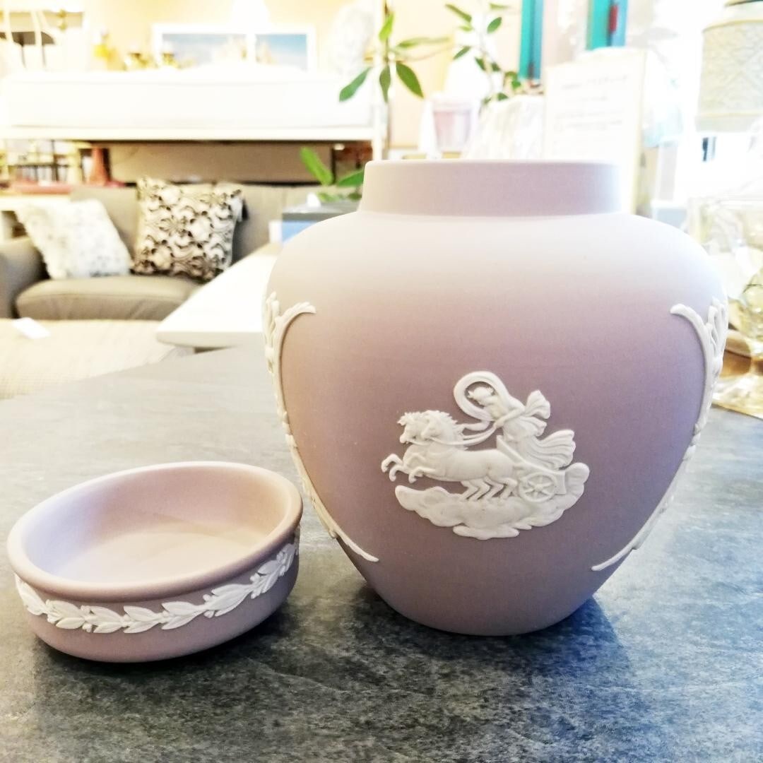 Rare Wedgwood Tea Leaf Pot Jasperware Purple White Lidded Stoneware England: Rare Wedgwood Tea Leaf Pot Jasperware Purple White Lidded Stoneware England This listing features Rare Wedgwood Tea Leaf Pot Jasperware Purple White Lidded Stoneware England. Item specifics are provid