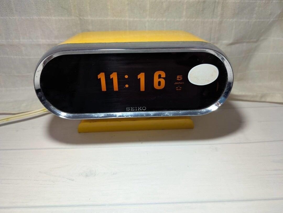 Working SEIKO DL-301 Retro Flip Clock Digital Illuminated Yellow Retro Vintage: Working SEIKO DL-301 Retro Flip Clock Digital Illuminated Yellow Retro Vintage This listing features Working SEIKO DL-301 Retro Flip Clock Digital Illuminated Yellow Retro Vintage. Item specifics are