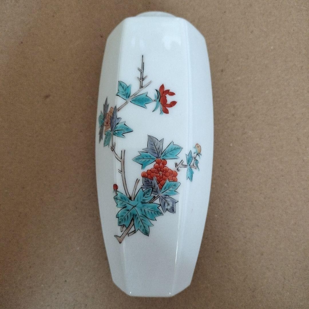 flower Arita ware Ninwa kiln hexagonal vase Japanese porcelain single: flower Arita ware Ninwa kiln hexagonal vase Japanese porcelain single This listing features flower Arita ware Ninwa kiln hexagonal vase Japanese porcelain single. Item specifics are provided below. It