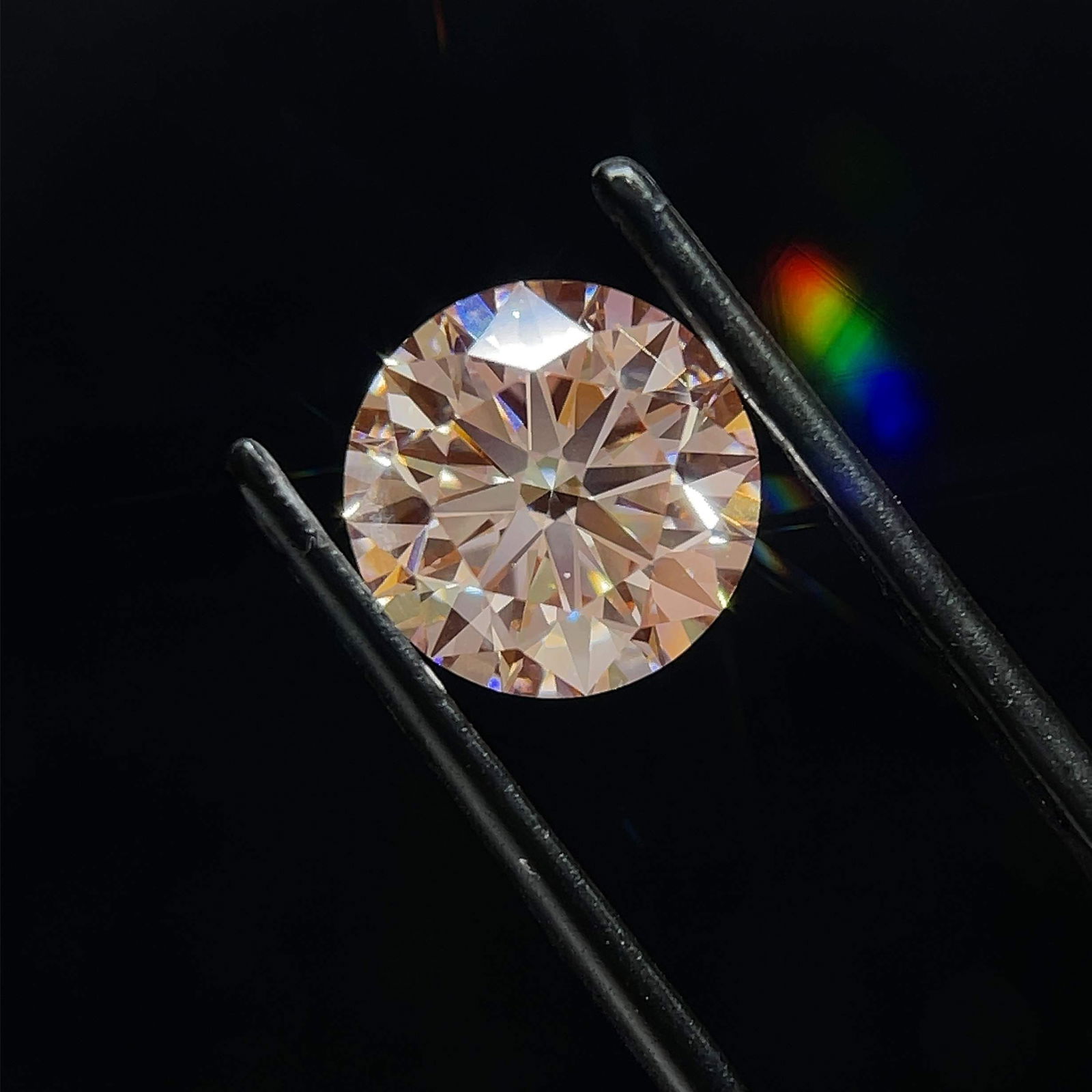 Loose Lab Diamond - IGI Round 3.35ct Fancy Pink VVS2: Loose Lab Diamond - IGI Round 3.35ct Fancy Pink VVS2 This listing features Loose Lab Diamond - IGI Round 3.35ct Fancy Pink VVS2. Item specifics are provided below. Item Specifics: Source: This Is A