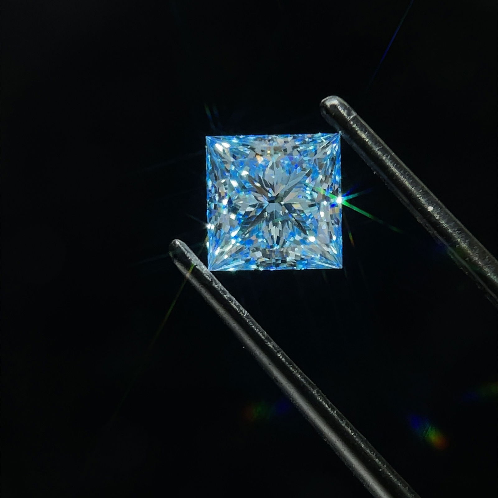 Loose Lab Diamond - IGI Princess 1.58ct Fancy Vivid Blue SI1: Loose Lab Diamond - IGI Princess 1.58ct Fancy Vivid Blue SI1 This listing features Loose Lab Diamond - IGI Princess 1.58ct Fancy Vivid Blue SI1. Item specifics are provided below. Item Specifics: